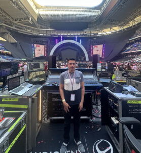 ANDRÉS RIVERA, EL COLOMBIANO QUE ILUMINA LOS SHOWS DE MÚSICA MÁS IMPONENTES DEL MUNDO.